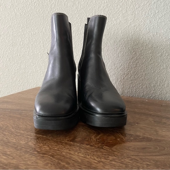 Michael Kors Keisha Leather Platform Chelsea Boots - Picture 2 of 7